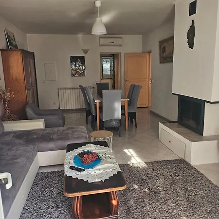 Des Fleurs Holiday home *