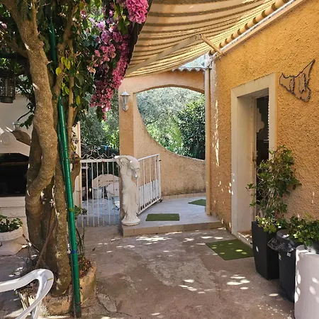 Des Fleurs Holiday home